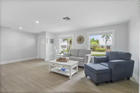 10 SE Splitrail Cir, Jupiter, FL 33469 photo 5