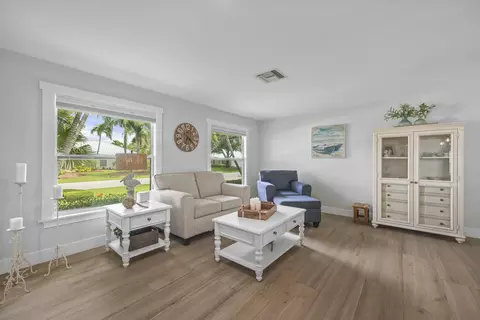 10 SE Splitrail Cir, Jupiter, FL 33469 photo 4
