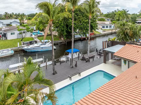 5841 SW 19th St, Plantation, FL 33317