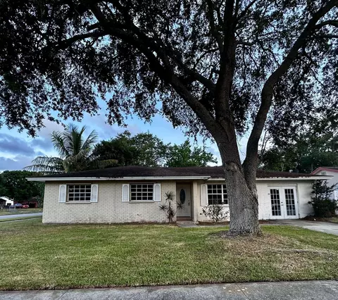 3203 Hibiscus Ave, Fort Pierce, FL 34947