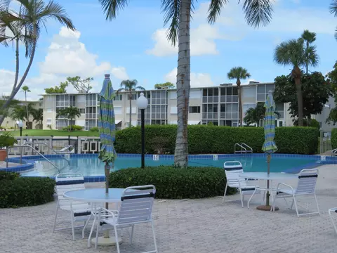2682 Garden Dr S #301, Lake Worth, FL 33461