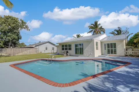 1054 NW 12th Ter, Stuart, FL 34994 photo 2
