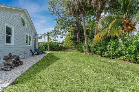 424 SE Alamanda Way, Stuart, FL 34996 photo 2