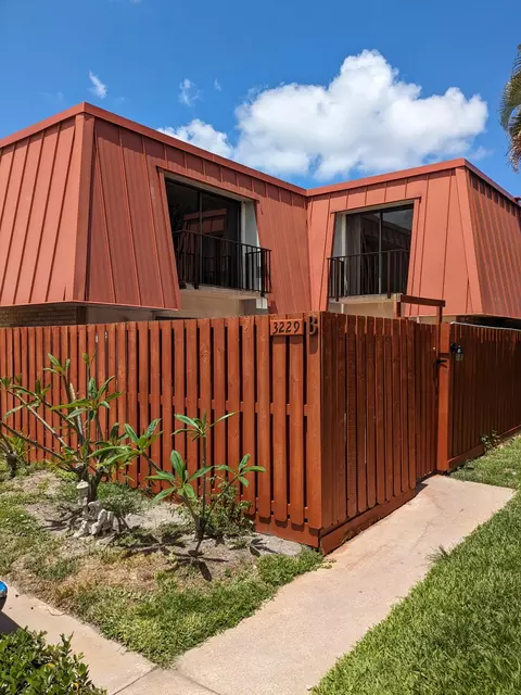 3229 Gardens East Dr #B, Palm Beach Gardens, FL 33410