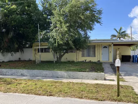 1008 W Perry St, Lantana, FL 33462