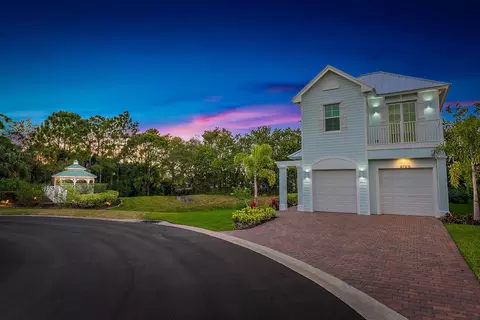 8109 SE Asaro St, Hobe Sound, FL 33455