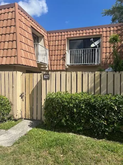 827 Blue Ridge Cir, West Palm Beach, FL 33409