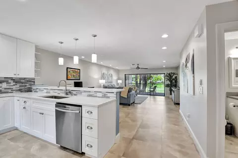17 Westgate Ln #F, Boynton Beach, FL 33436
