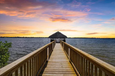 8 S Lakeshore Dr, Hypoluxo, FL 33462