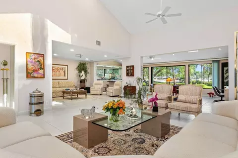 54 Essex Dr, Boynton Beach, FL 33436