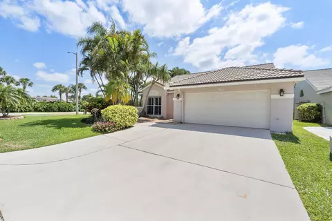 7700 Grovewood Dr, Lake Worth, FL 33467
