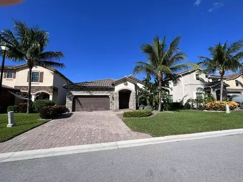 8821 Willow Cove Ln, Lake Worth, FL 33467