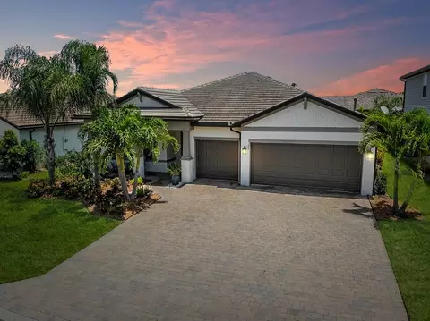 384 SE Courances Dr, Port Saint Lucie, FL 34984