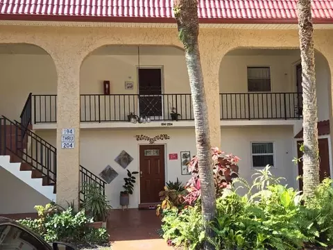 198 Lake Evelyn Dr, West Palm Beach, FL 33411