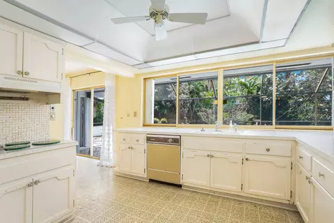 682 SW 3rd St SW, Boca Raton, FL 33486 photo 11