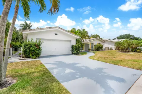 682 SW 3rd St SW, Boca Raton, FL 33486 photo 2
