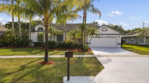 152 Kings Way, Royal Palm Beach, FL 33411