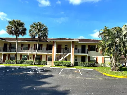 9845 Three Lakes Cir, Boca Raton, FL 33428