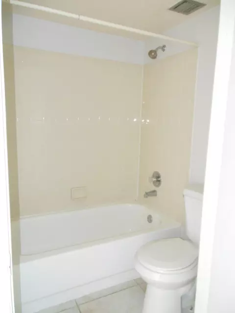 738 Executive Center Dr #32, West Palm Beach, FL 33401