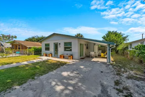 210 6th St, Jupiter, FL 33458 photo 3