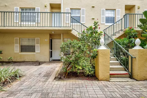 1015 Lake Shore Dr #203, Lake Park, FL 33403