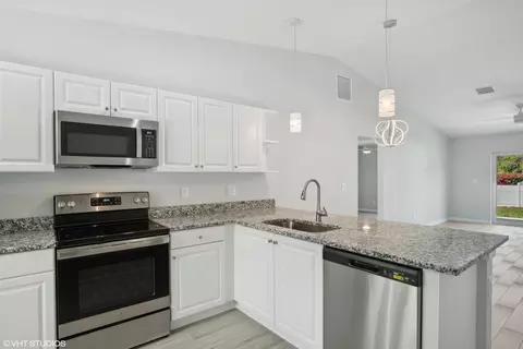 5860 SE Normandy Ave, Stuart, FL 34997 photo 6