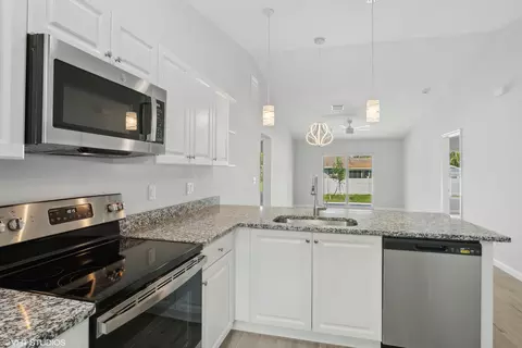 5860 SE Normandy Ave, Stuart, FL 34997 photo 4