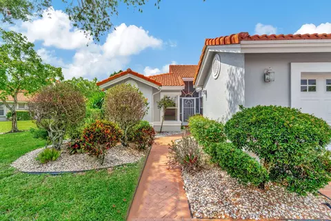 7096 Summer Tree Dr, Boynton Beach, FL 33437