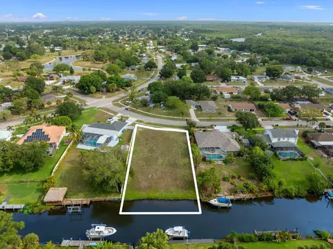 420 NE Cornwall Ave, Port St Lucie, FL 34983