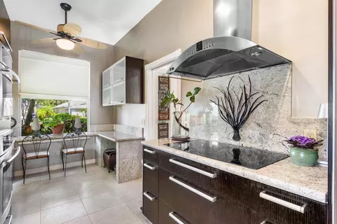 8570 Wakefield Dr, Palm Beach Gardens, FL 33410