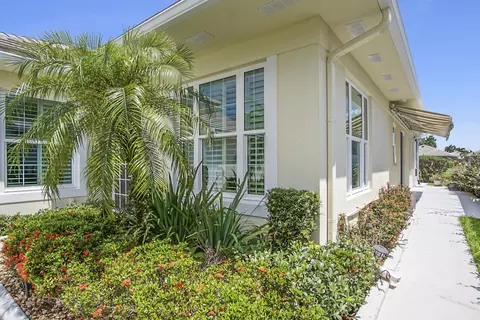 253 NW Bentley Cir, Port Saint Lucie, FL 34986