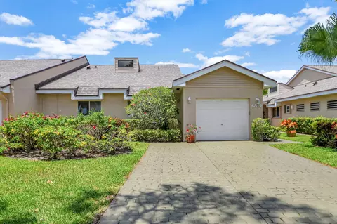6819 Fountains Cir, Lake Worth, FL 33467