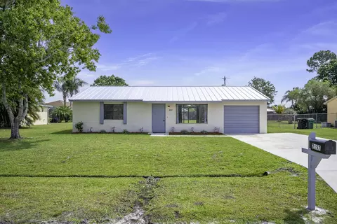 2157 SE Genoa St, Port Saint Lucie, FL 34952