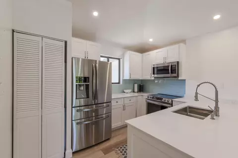 302 Club Dr, Palm Beach Gardens, FL 33418