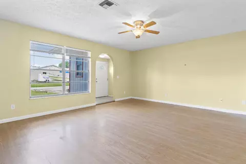 6028 SE Avalon Dr, Stuart, FL 34997 photo 4