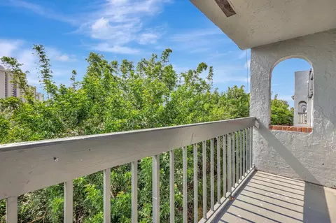 2050 N Congress Ave #409, West Palm Beach, FL 33401