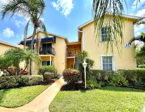 546 Waterside Dr, Hypoluxo, FL 33462