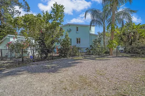 925 SW Rustic Cir, Stuart, FL 34997 photo 2