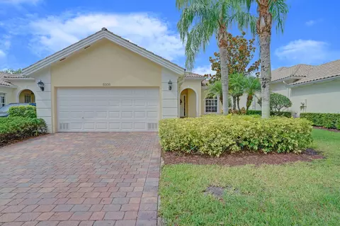 8308 Rosalie Ln, Wellington, FL 33414