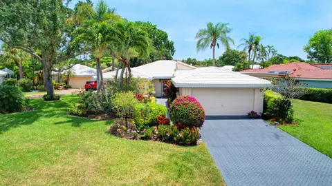 17 Estate Dr, Boynton Beach, FL 33436