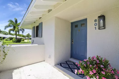 601 Club Dr, Palm Beach Gardens, FL 33418