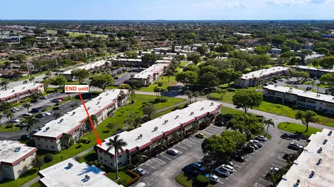 33 Abbey Ln #201, Delray Beach, FL 33446