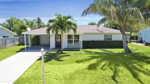 1509 Venus Ave, Jupiter, FL 33469 photo 2