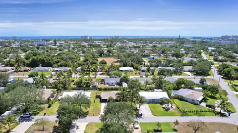 1509 Venus Ave, Jupiter, FL 33469 photo 3