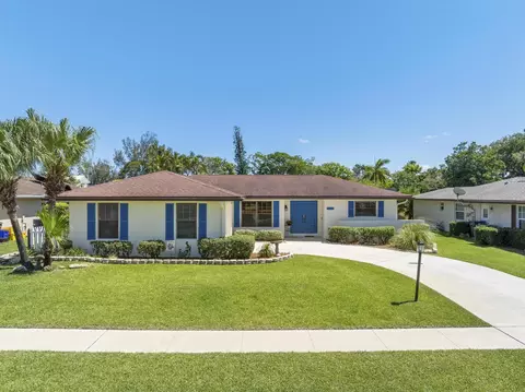 2790 Flamango Lake Dr, West Palm Beach, FL 33406