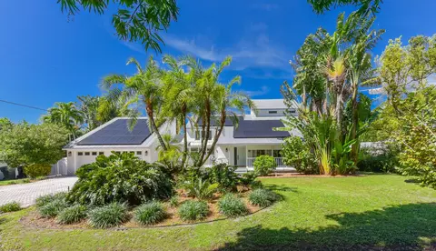 228 SE Pelican Dr, Stuart, FL 34996 photo 2