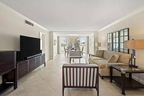 157 Atlantis Blvd #203, Atlantis, FL 33462
