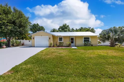 4331 SE Dixie Ross St, Stuart, FL 34997 photo 2