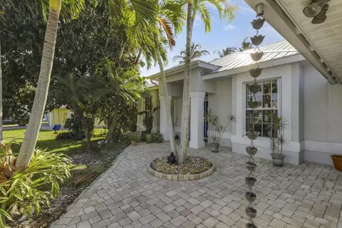 700 SE Michaels Ct, Stuart, FL 34996 photo 3