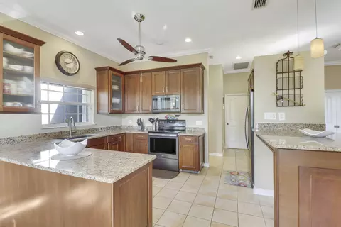 700 SE Michaels Ct, Stuart, FL 34996 photo 11